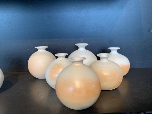 Petites bouteilles rondes en porcelaine